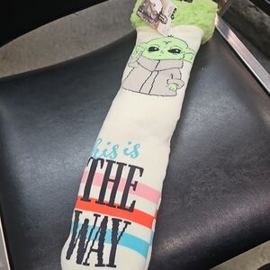 NWT Mandalorian Star Wars Fuzz Sox Warm Sherpa Non Slip Women's Socks Size 9-11